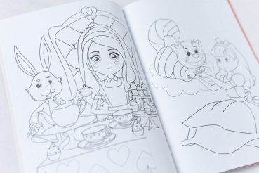 Fröhliche Bilder aus Märchengeschichten" - Ein Kinderbuch auf Ukrainisch mit Stickern.