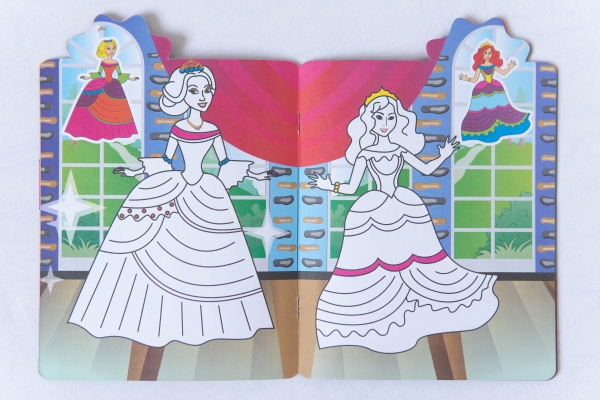 "Розмальовка для малят з підказками Карнавал для принцес." - Malbuch für Kleinkinder "Mit Hinweisen: Prinzessinnen-Karneval" ukrainische Ausgabe